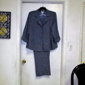Suit - 2 pc Pants Suit & Jacket  “Fashion Bug”
